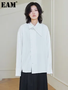 [EEM] Kadınlar Beyaz Asimetrik Büyük Boy Bluz Yeni Yaka Uzun Kollu Çapraz Placket Gevşek Gömlek Moda Gelgit Bahar Sonbahar 2024